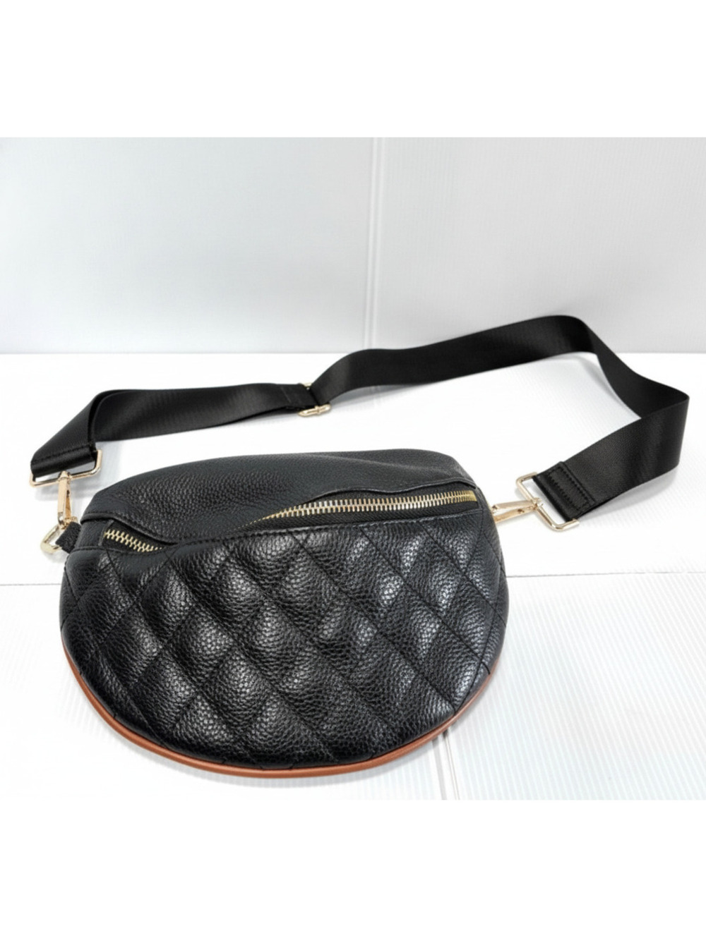 Black Quilted Faux Leather Crossbody Sling Bag Stylish Adjustable Unisexs GUC
